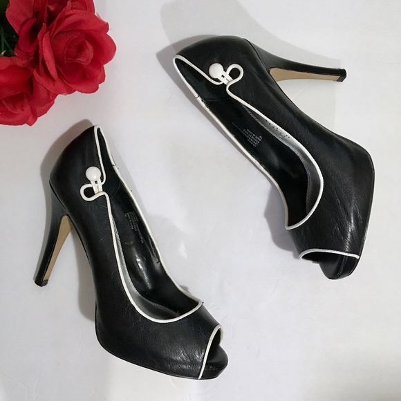 White House Black Market Shoes - WHITE HOUSE BLACK MARKET Julianne Heels Size 7